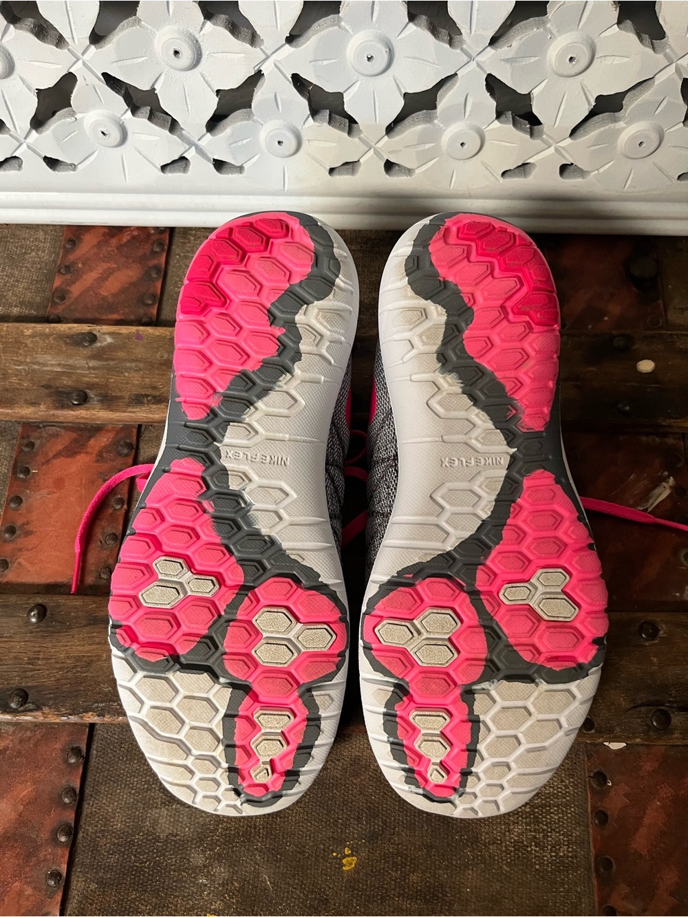 Nike Flex Fury 2 Gray Pink Running Shoes Girls 4.5Y Womens 6 - Picture 5 of 7